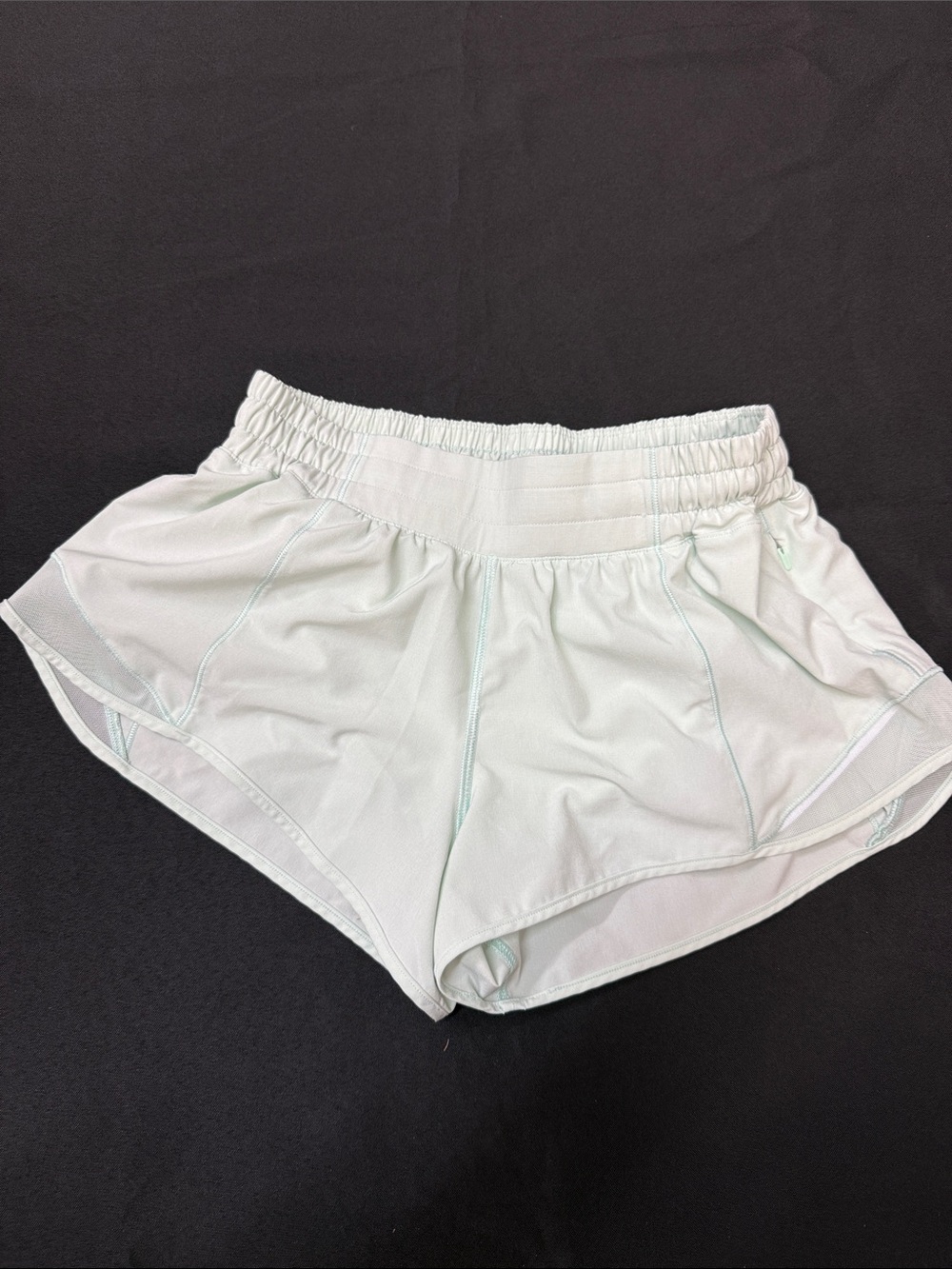 lululemon Hotty hot high rise 2.5” size 4 women’s Light Mint